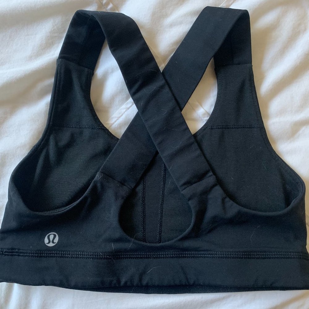 Lululemon Sports Bra (size 4) black